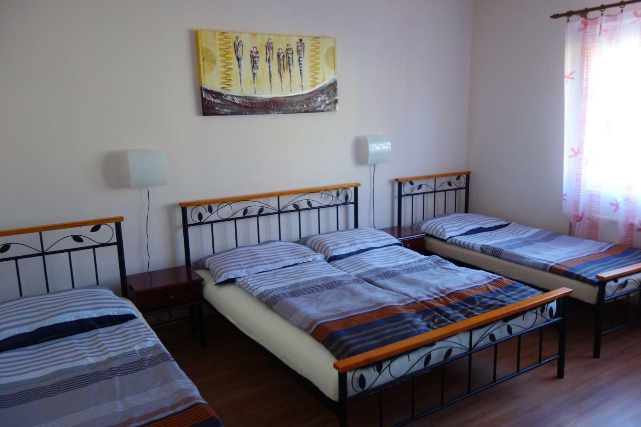 Apartmán La Familia Štúrovo Exteriér fotografie