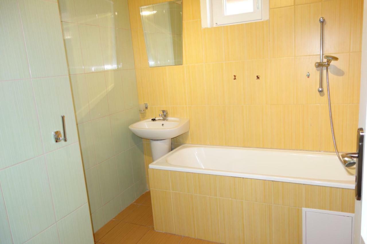 Apartmán La Familia Štúrovo Exteriér fotografie