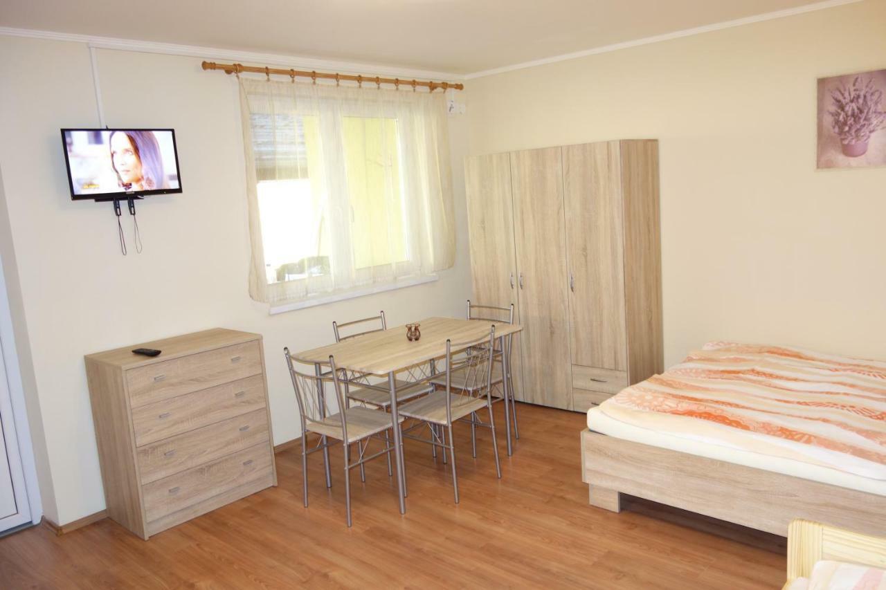 Apartmán La Familia Štúrovo Exteriér fotografie