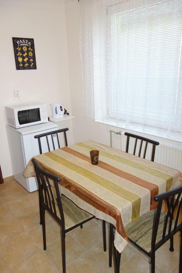 Apartmán La Familia Štúrovo Exteriér fotografie