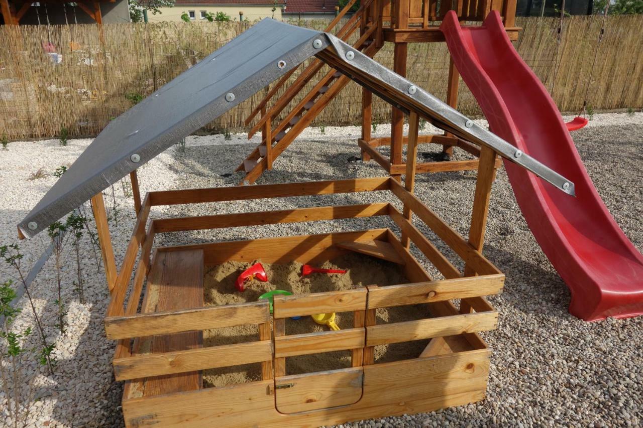 Apartmán La Familia Štúrovo Exteriér fotografie