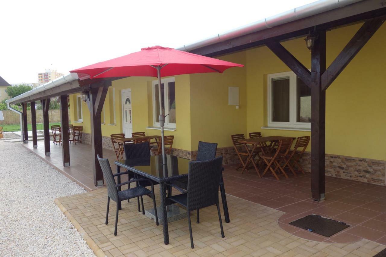 Apartmán La Familia Štúrovo Exteriér fotografie